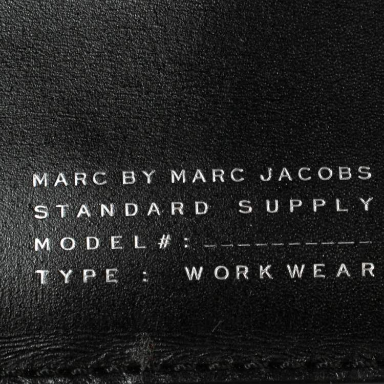 Pre Owned Marc by Marc Jacobs Black Leather Zip Card Holder
