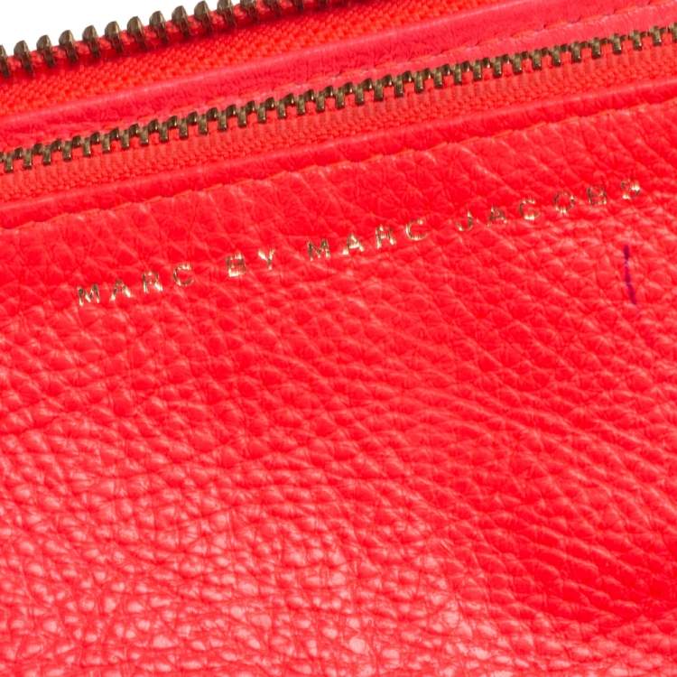 Pre Owned Marc by Marc Jacobs Neon Pink Leather Classic Q Zip Around Wallet