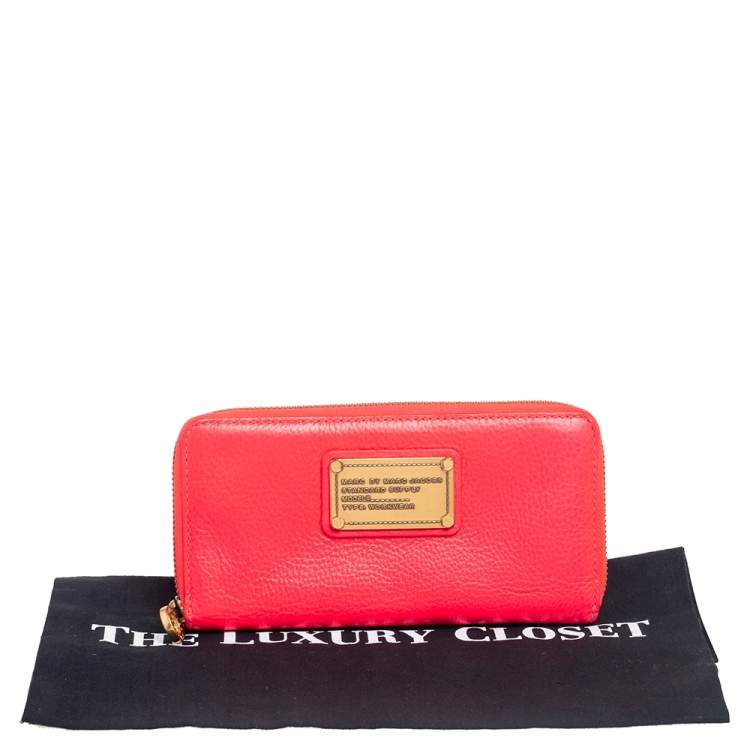 Pre Owned Marc by Marc Jacobs Neon Pink Leather Classic Q Zip Around Wallet
