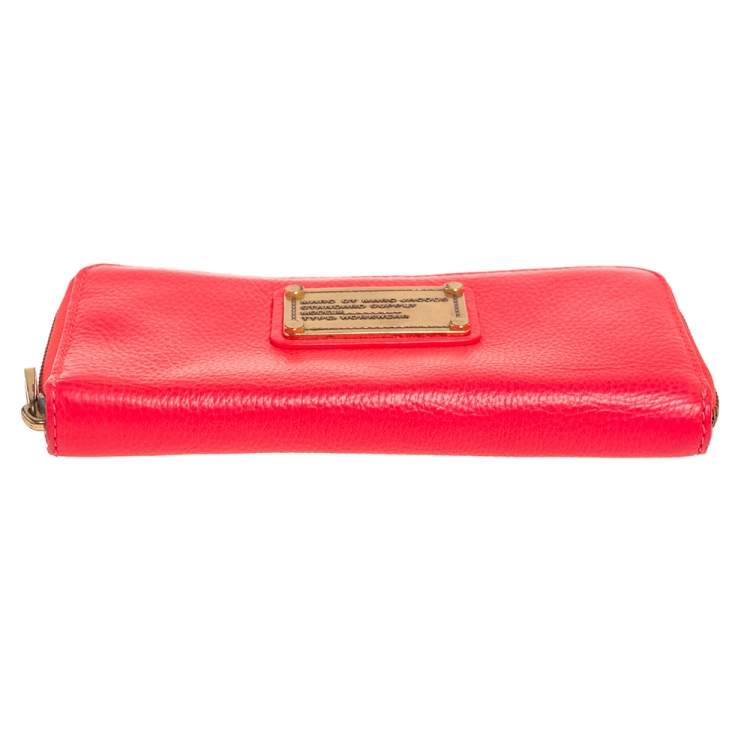 Pre Owned Marc by Marc Jacobs Neon Pink Leather Classic Q Zip Around Wallet