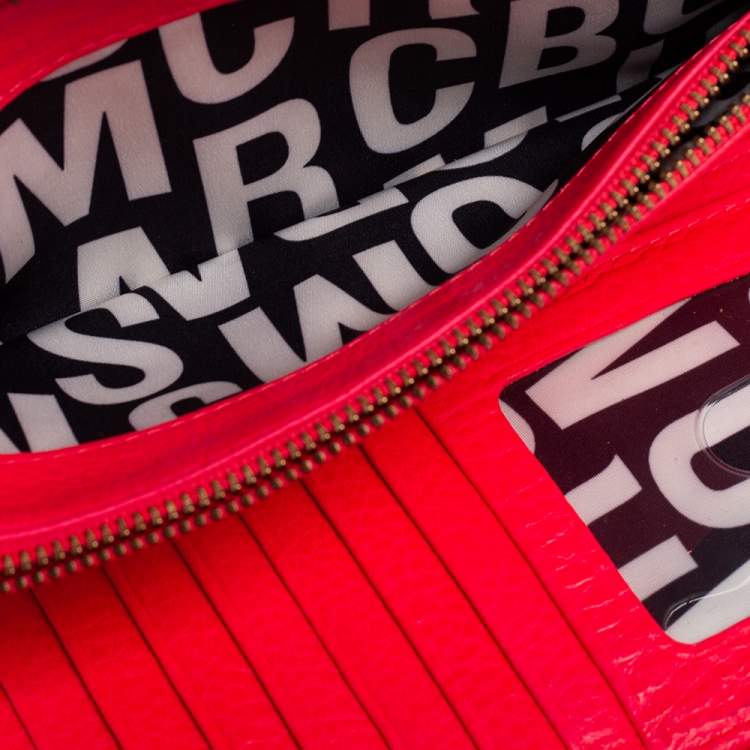Pre Owned Marc by Marc Jacobs Neon Pink Leather Classic Q Zip Around Wallet