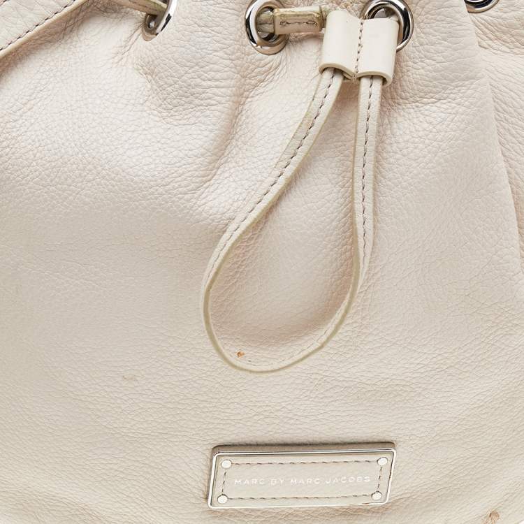 Pre Owned Marc By Marc Jacobs White Leather Too Hot to Handle Drawstring Bucket Bag