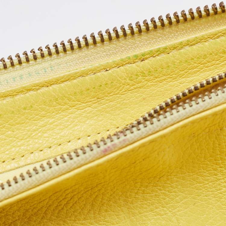 Pre Owned Marc by Marc Jacobs Yellow Leather Classic Q Zip Around Wallet