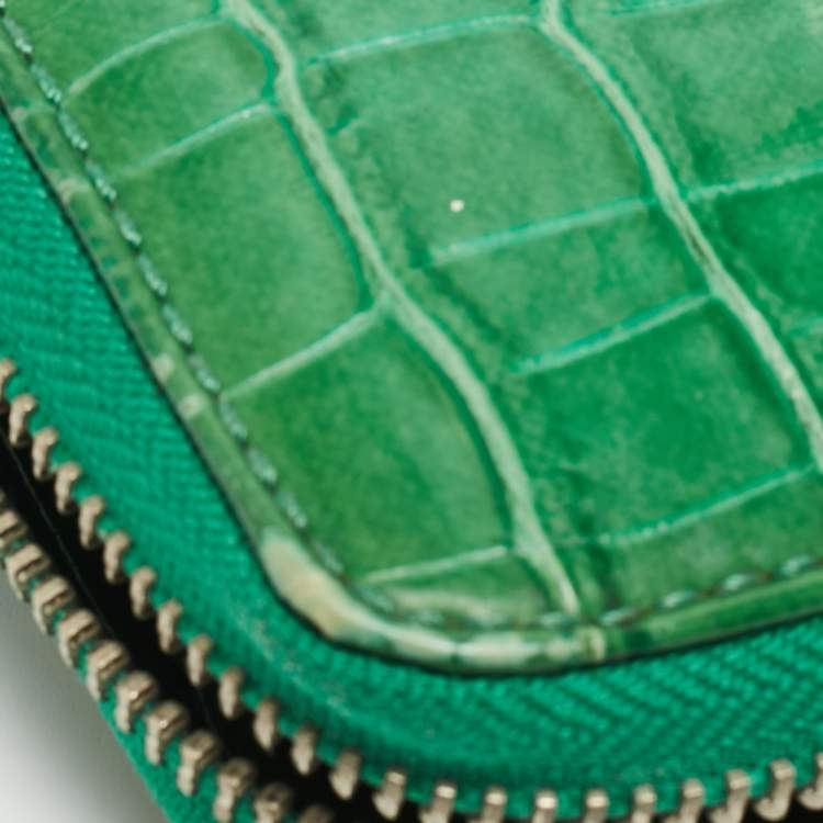 Pre Owned Marc by Marc Jacobs Green Croc Embossed Patent Leather Zip Around Wallet