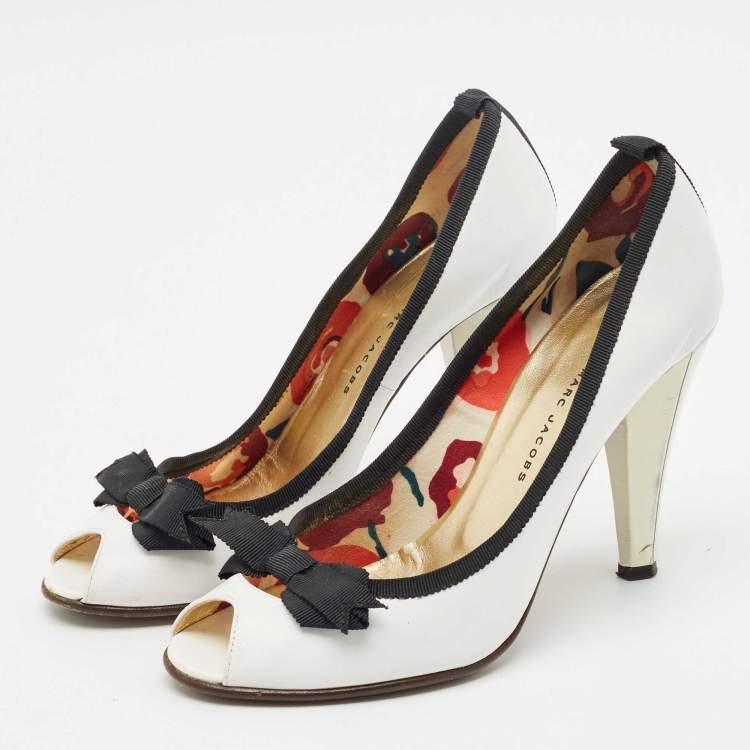 Pre Owned Marc by Marc Jacobs White/Black Leather Bow Peep Toe Pumps Size 38
