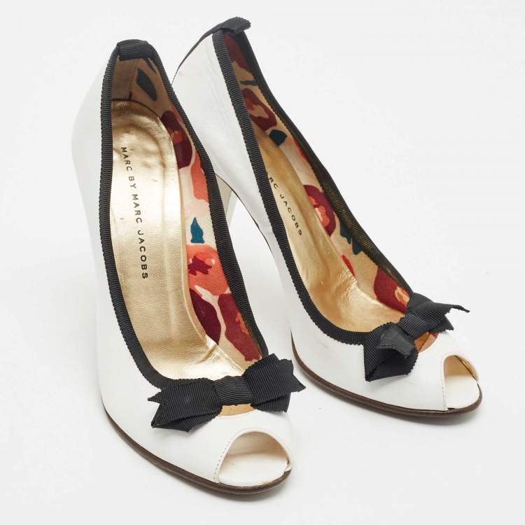 Pre Owned Marc by Marc Jacobs White/Black Leather Bow Peep Toe Pumps Size 38