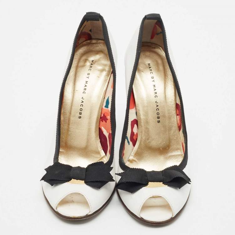 Pre Owned Marc by Marc Jacobs White/Black Leather Bow Peep Toe Pumps Size 38