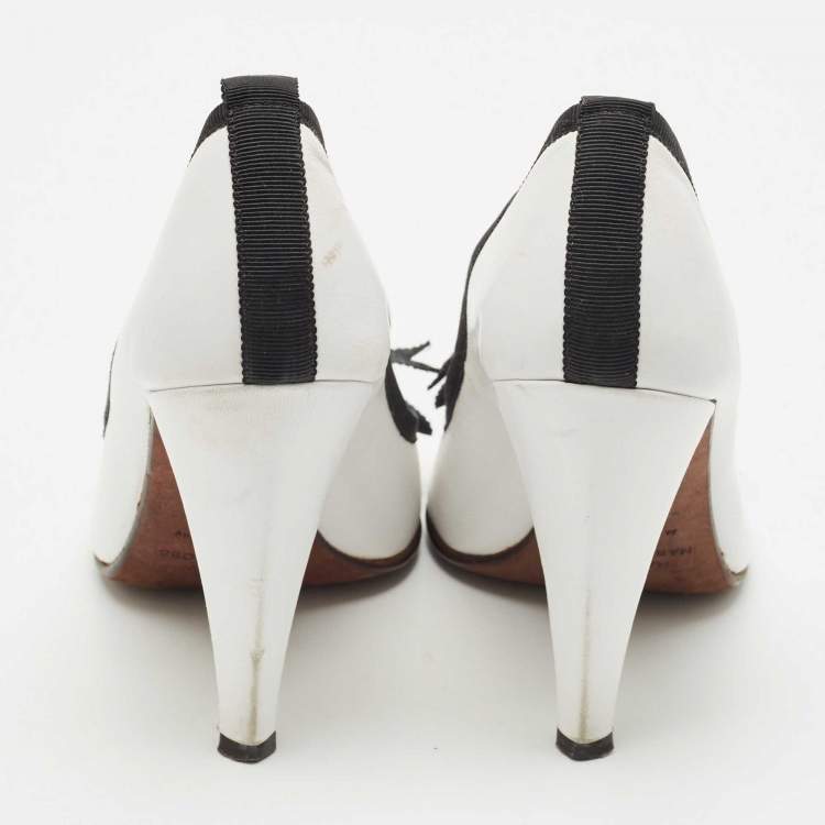 Pre Owned Marc by Marc Jacobs White/Black Leather Bow Peep Toe Pumps Size 38