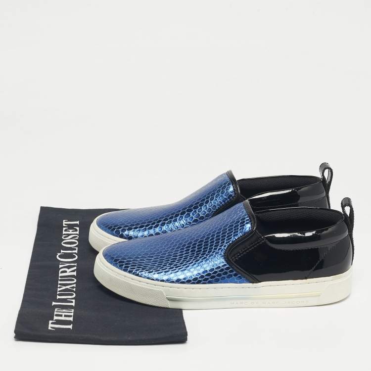 Pre Owned Marc by Marc Jacobs Blue/black python embossed and patent leather Broome slip on Sneakers