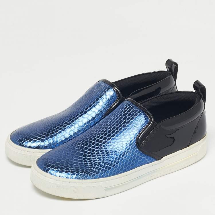 Pre Owned Marc by Marc Jacobs Blue/black python embossed and patent leather Broome slip on Sneakers