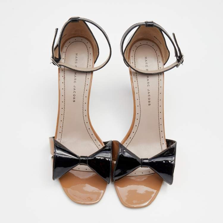 Pre Owned Marc by Marc Jacobs Black/Beige Patent Leather Bow Ankle Strap Sandals Size 41
