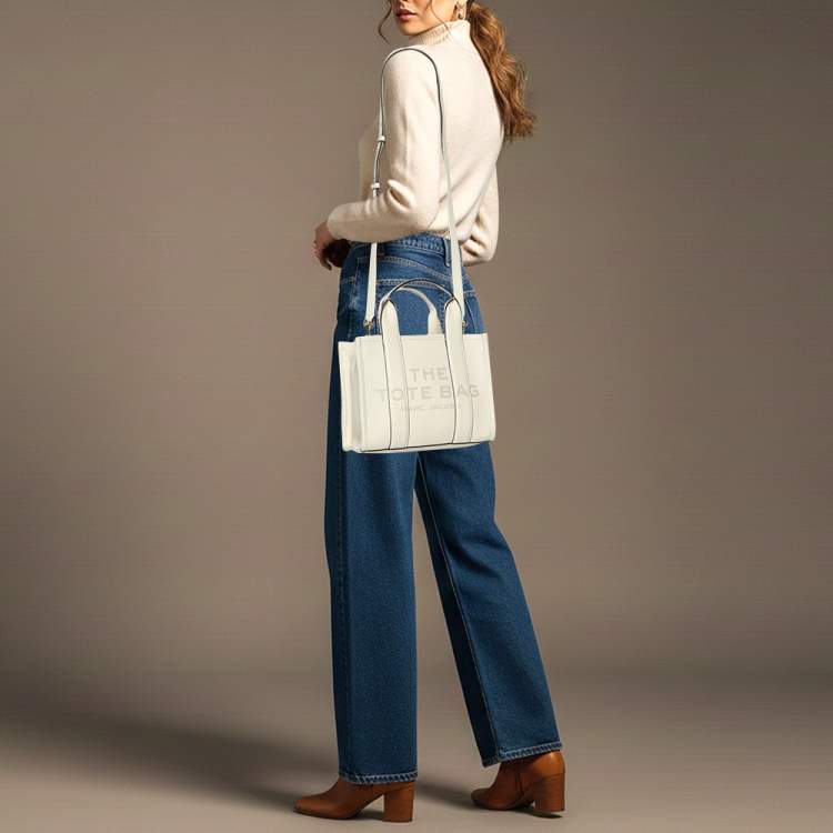 مملوكة مسبقًا Marc Jacobs The Tote Small White Leather Bag