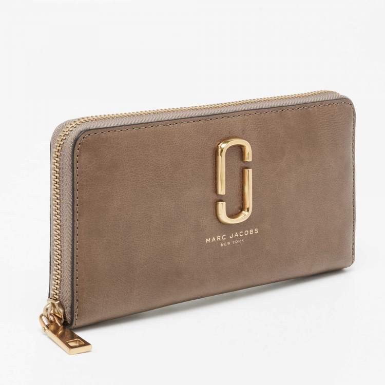 Pre Owned Marc Jacobs Khaki Green Leather Snapshot Zip Around Wallet