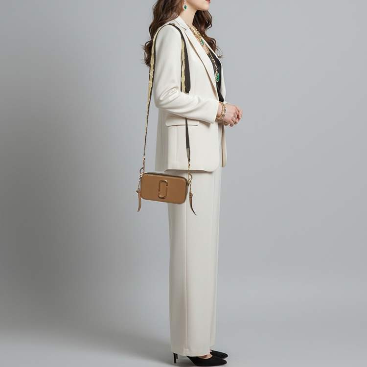 Pre Owned Marc Jacobs Snapshot Camera Brown/Off White Patent Leather Crossbody Bag