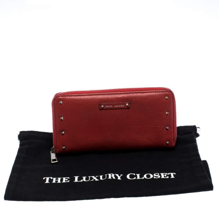 Pre Owned Marc Jacobs Red Studded Leather Zip Around Continental Wallet