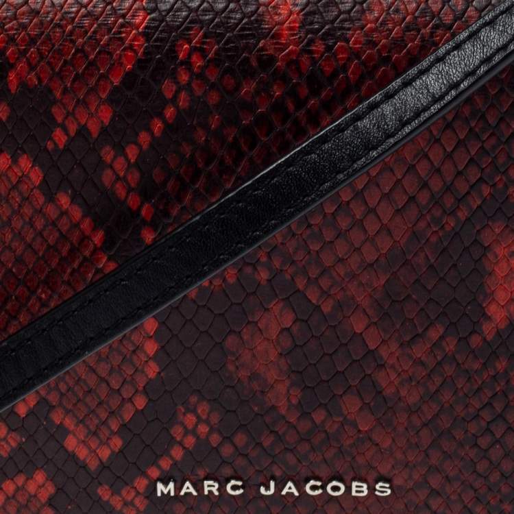 مملوكة مسبقًا Marc Jacobs Red Python Embossed Crossbody Clutch Bag
