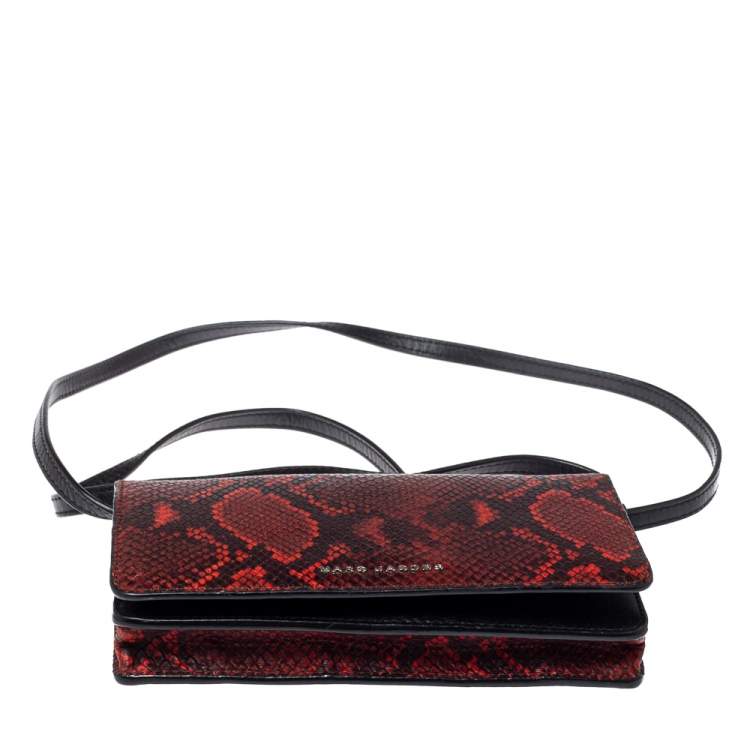 مملوكة مسبقًا Marc Jacobs Red Python Embossed Crossbody Clutch Bag