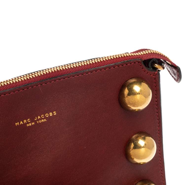 مملوكة مسبقًا Marc Jacobs Dark Red Leather Studded Crossbody Bag
