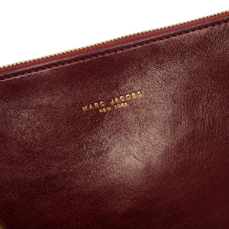 مملوكة مسبقًا Marc Jacobs Dark Red Leather Studded Crossbody Bag