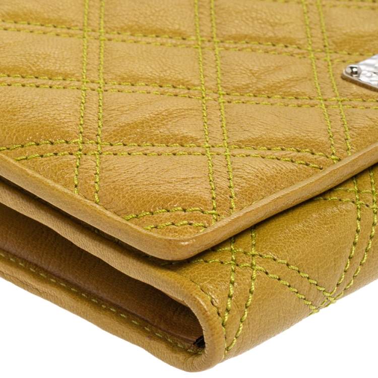 Pre Owned Marc Jacobs Lime Quilted Leather Flap Chain Clutch