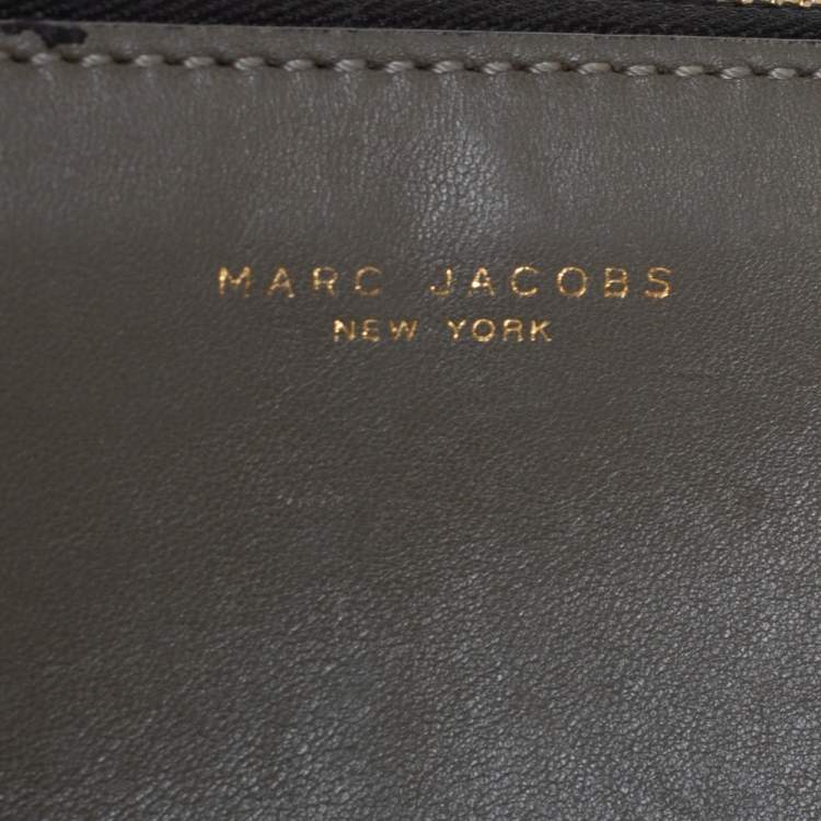 Pre Owned Marc Jacobs Khaki Green Leather Zip Around Wallet 