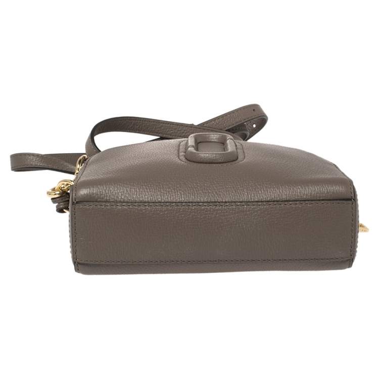 مملوكة مسبقًا Marc Jacobs Grey Leather Small Shutter Camera Crossbody Bag