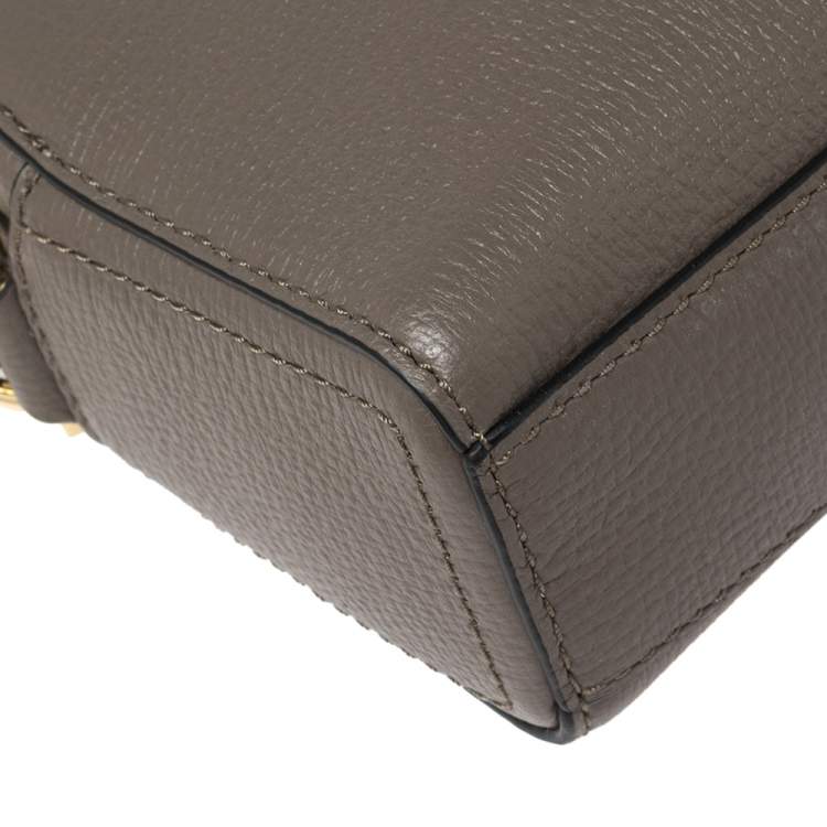 مملوكة مسبقًا Marc Jacobs Grey Leather Small Shutter Camera Crossbody Bag