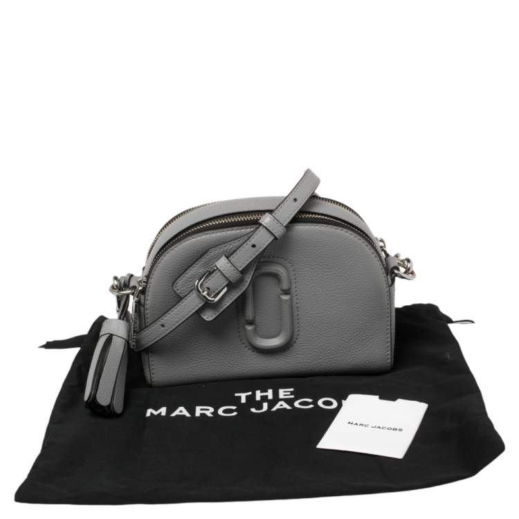 مملوكة مسبقًا Marc Jacobs Grey Leather Small Shutter Camera Crossbody Bag