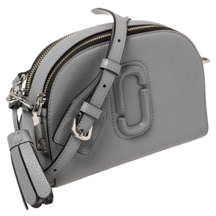 مملوكة مسبقًا Marc Jacobs Grey Leather Small Shutter Camera Crossbody Bag