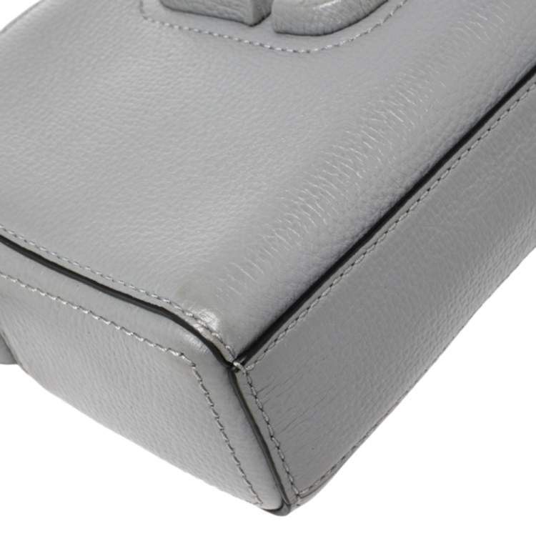 مملوكة مسبقًا Marc Jacobs Grey Leather Small Shutter Camera Crossbody Bag