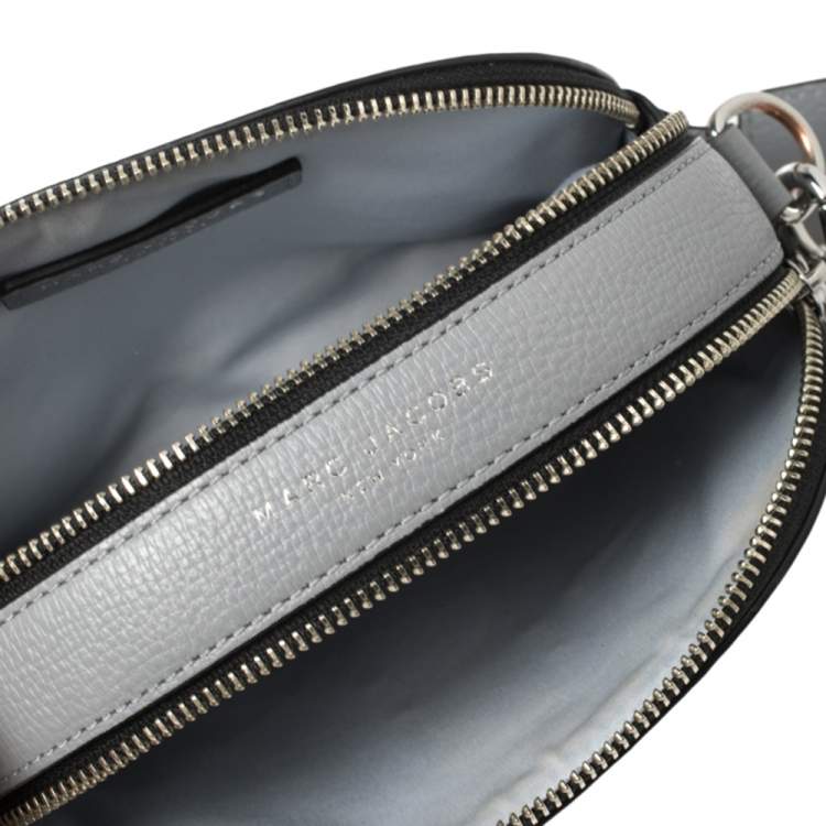 مملوكة مسبقًا Marc Jacobs Grey Leather Small Shutter Camera Crossbody Bag