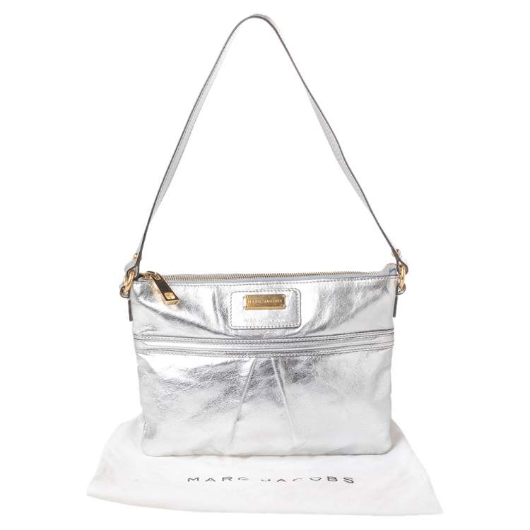 Pre Owned Marc Jacobs Metallic Silver Leather Flat Zip Clutch