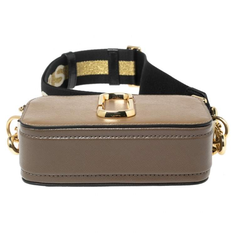مملوكة مسبقًا Marc Jacobs Beige Patent Leather Snapshot Camera Crossbody Bag