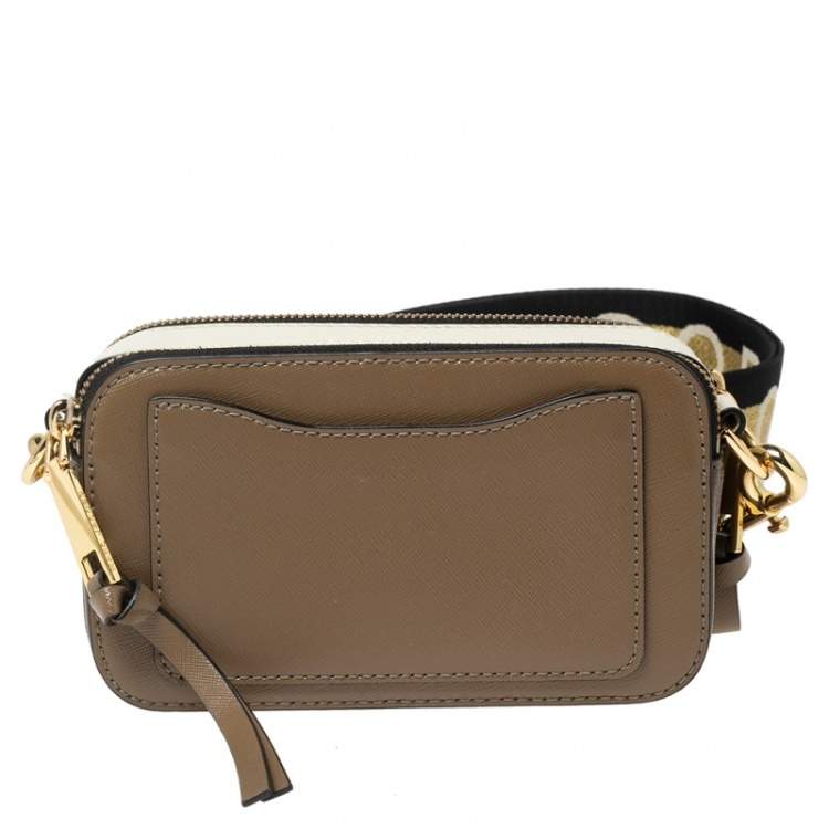مملوكة مسبقًا Marc Jacobs Beige Patent Leather Snapshot Camera Crossbody Bag