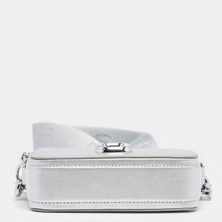 مملوكة مسبقًا Marc Jacobs Silver Leather Snapshot Camera Crossbody Bag