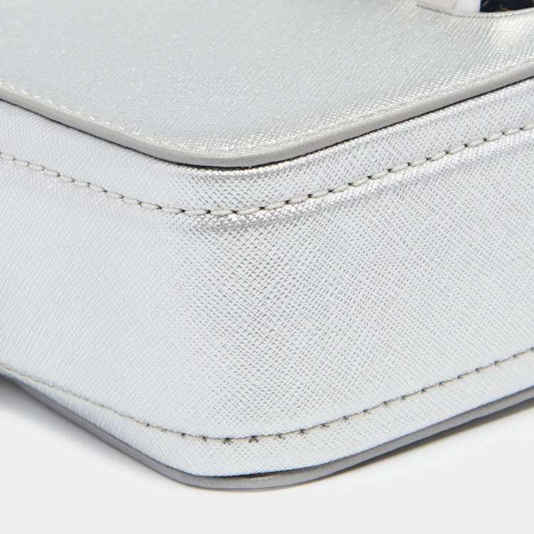 مملوكة مسبقًا Marc Jacobs Silver Leather Snapshot Camera Crossbody Bag