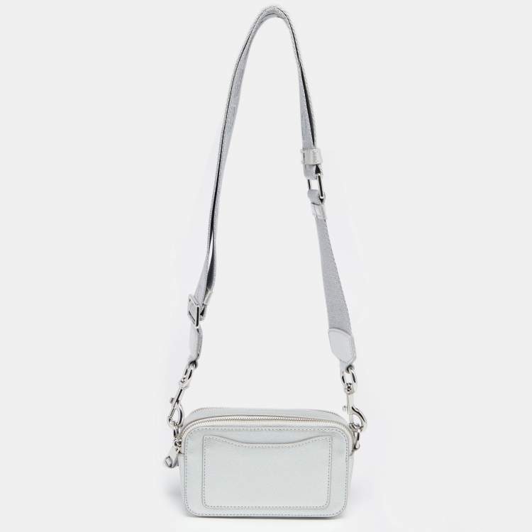 مملوكة مسبقًا Marc Jacobs Silver Leather Snapshot Camera Crossbody Bag
