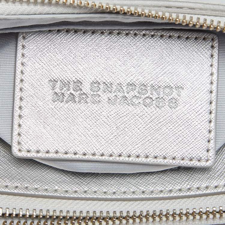 مملوكة مسبقًا Marc Jacobs Silver Leather Snapshot Camera Crossbody Bag