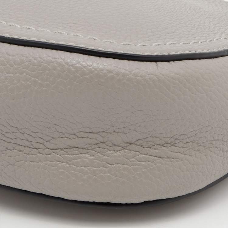 مملوكة مسبقًا Marc Jacobs Grey Leather Maverick Crossbody Bag