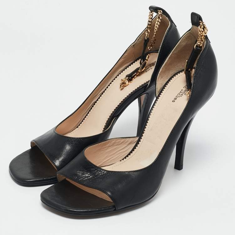 مملوكة مسبقًا Marc Jacobs Black Leather Logo Ankle Chain Strap Sandals Size 40