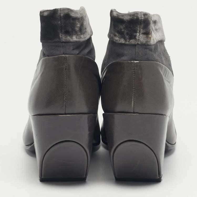 Pre Owned Marc Jacobs Grey Leather and Velvet Ankle Boots Size 37