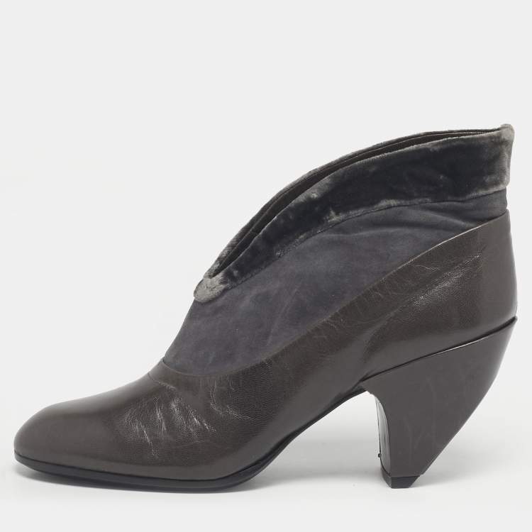 Pre Owned Marc Jacobs Grey Leather and Velvet Ankle Boots Size 37