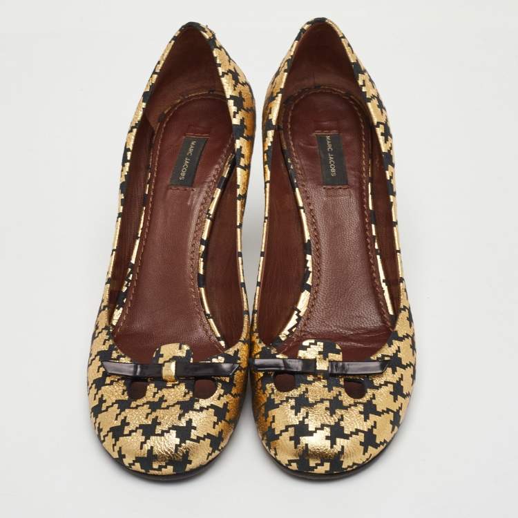 Pre Owned Marc Jacobs Size 35 Metallic Gold/Black Leather Round Toe Pumps