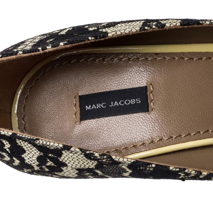 Pre Owned Marc Jacobs Yellow/Black Lace And Patent Leather Bow Detail Pumps Size 39