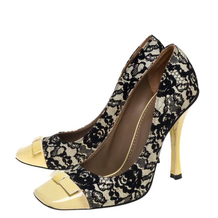 Pre Owned Marc Jacobs Yellow/Black Lace And Patent Leather Bow Detail Pumps Size 39