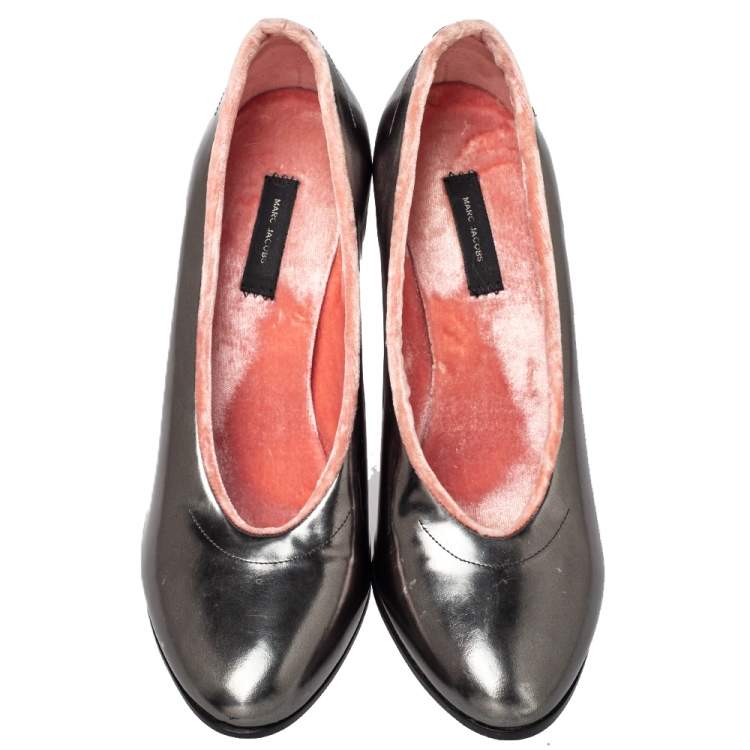 Pre Owned Marc Jacobs Grey Leather Block Heel Pumps Size 38.5