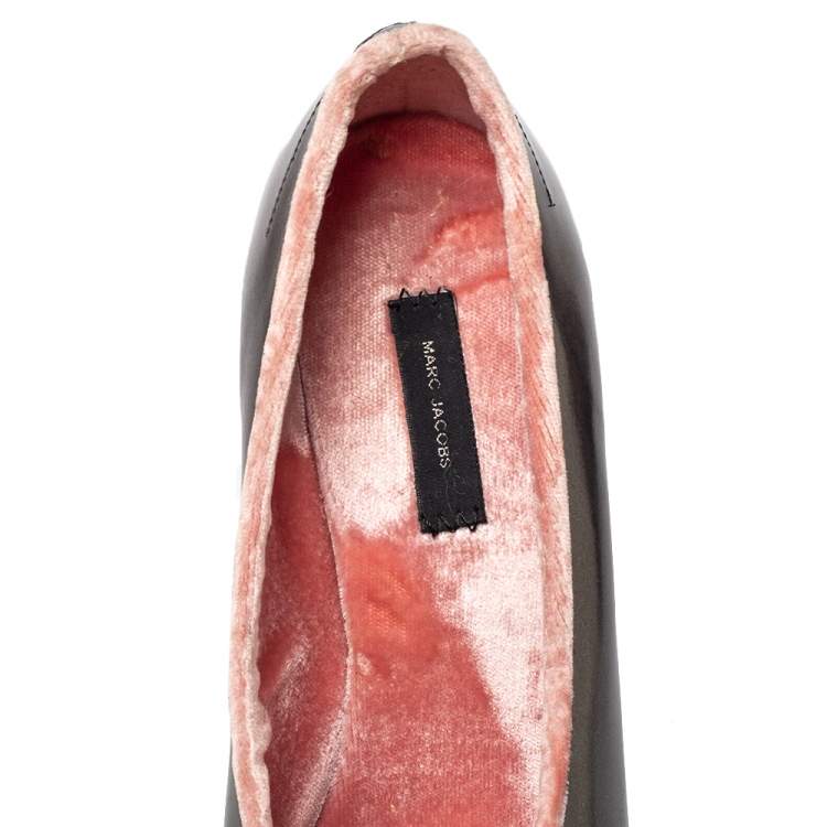 Pre Owned Marc Jacobs Grey Leather Block Heel Pumps Size 38.5