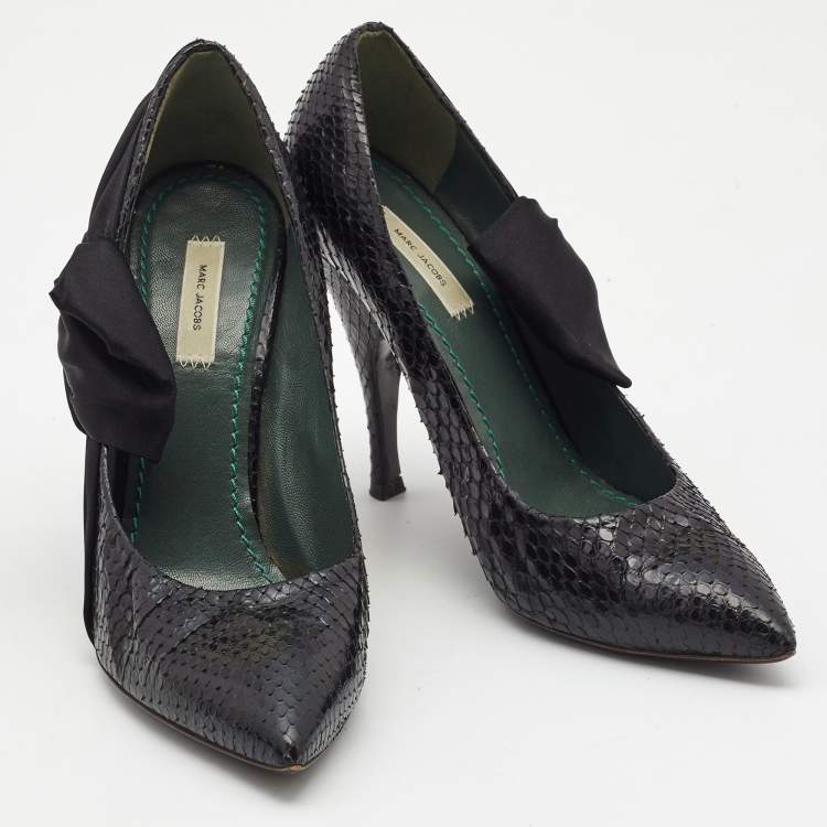 Pre Owned Marc Jacobs Black Snakeskin and Satin Side Bow Pointed Toe Pumps Size 39.5