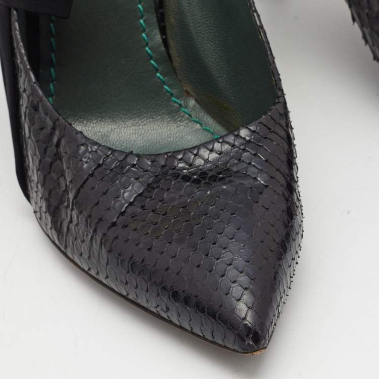 Pre Owned Marc Jacobs Black Snakeskin and Satin Side Bow Pointed Toe Pumps Size 39.5
