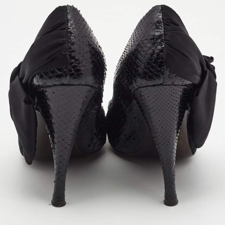 Pre Owned Marc Jacobs Black Snakeskin and Satin Side Bow Pointed Toe Pumps Size 39.5